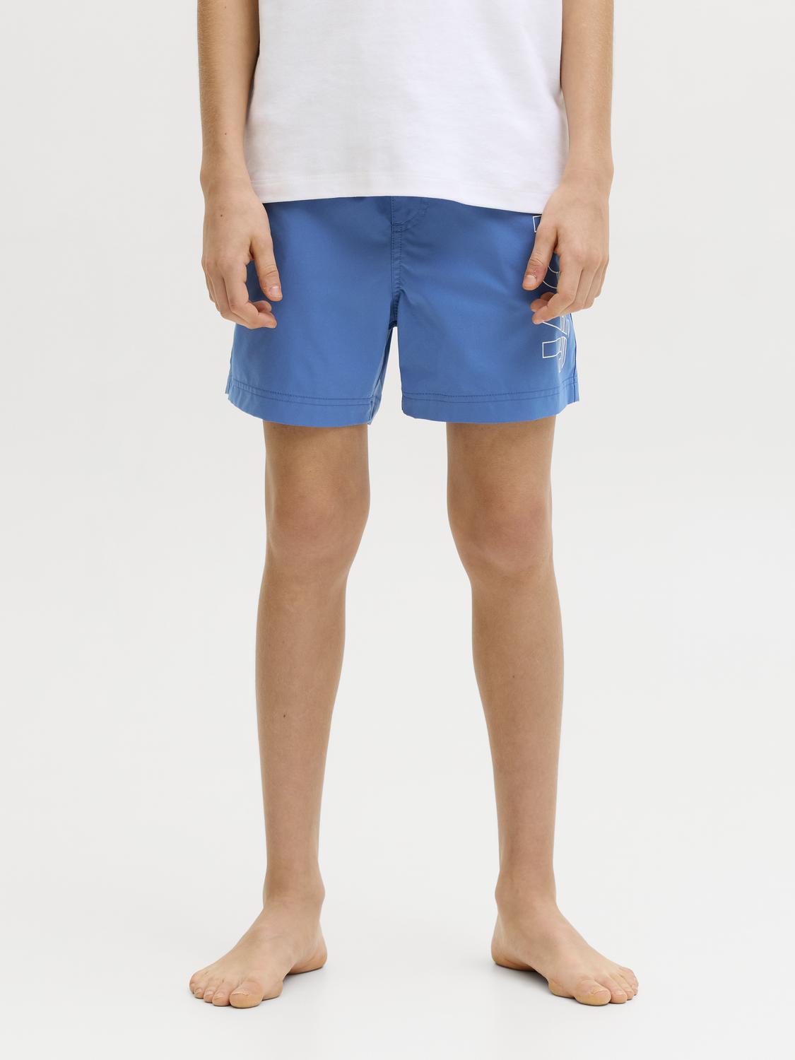 model_shot-front